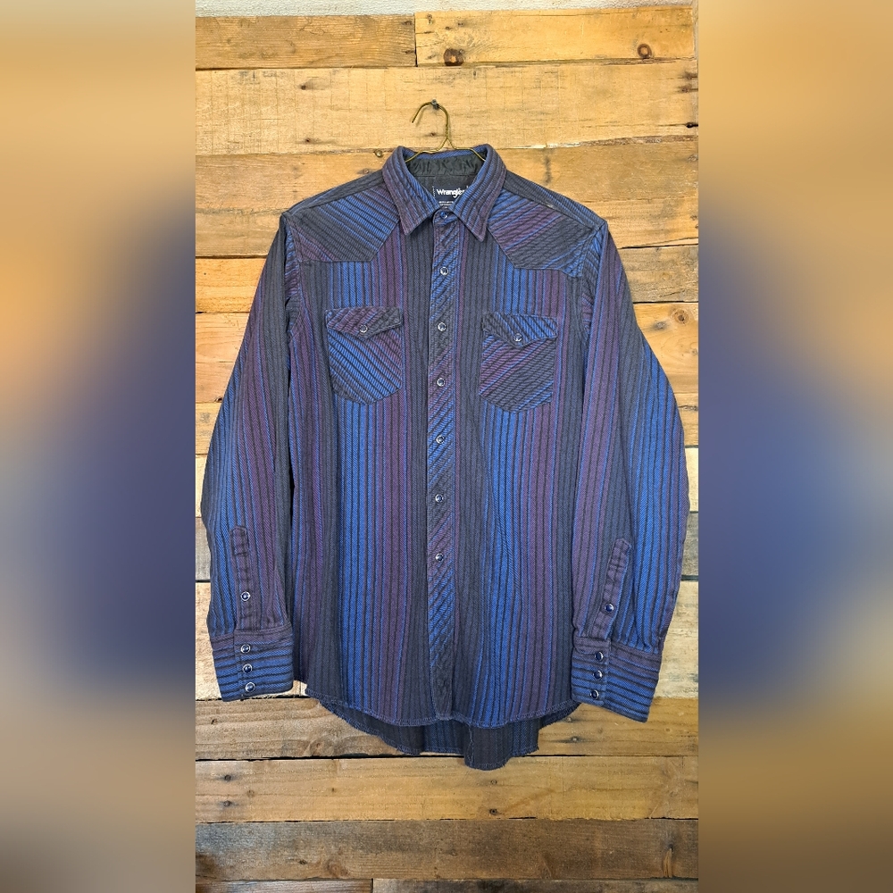 Vintage Wrangler Flannel Shirt/Jacket. Mens XL,‎ purple, blue, and black.